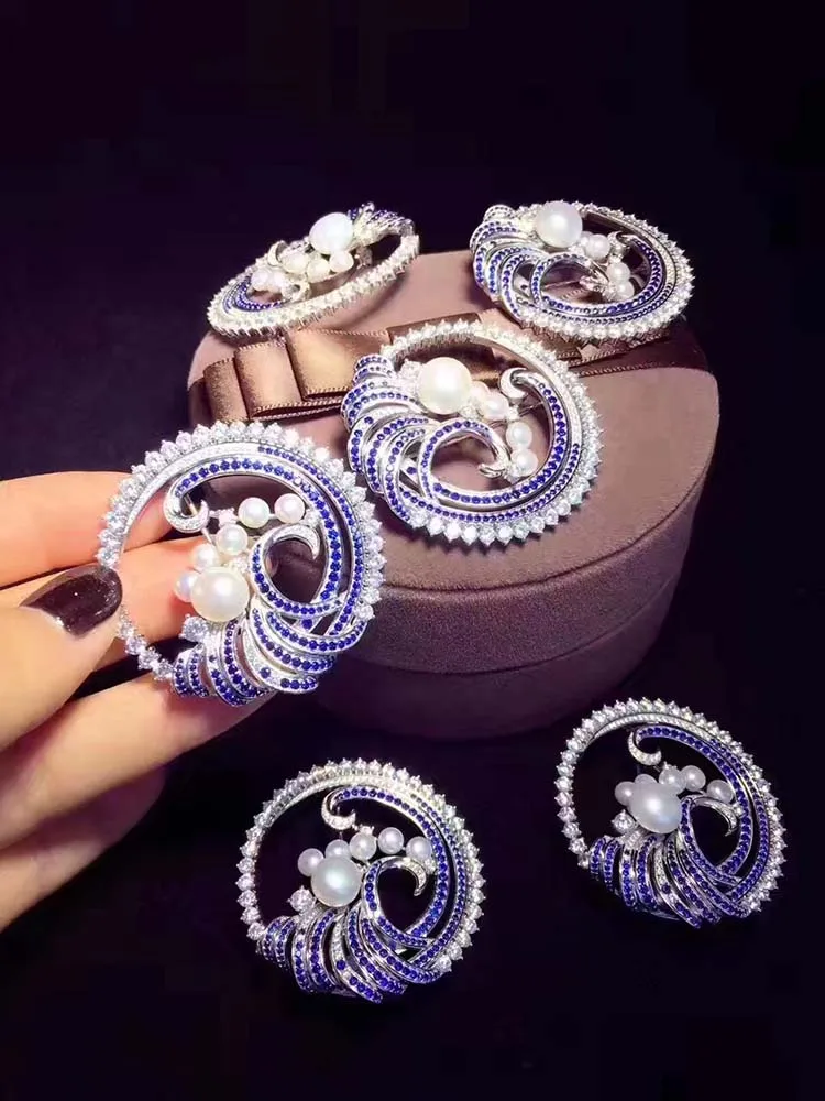 Морской конек-иголка украшения Qi Xuan с пресноводной жемчужиной и волнами из посеребренной белой золота S925, чисто ручной работы, эксклюзивный дизайн.