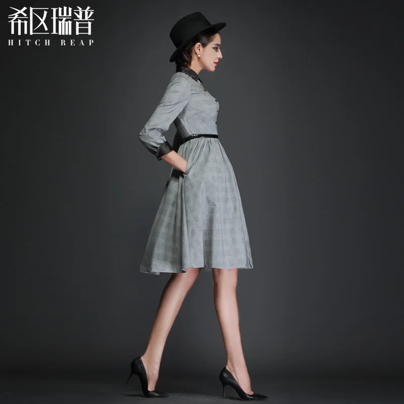 Женское винтажное платье рубашка средней длины в черно белую полоску с рукавом 3/4