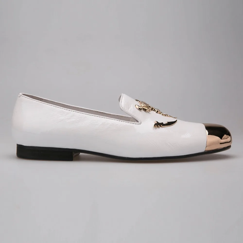 С металлическим носком и металлические пряжки череп для мужчин из лакированной