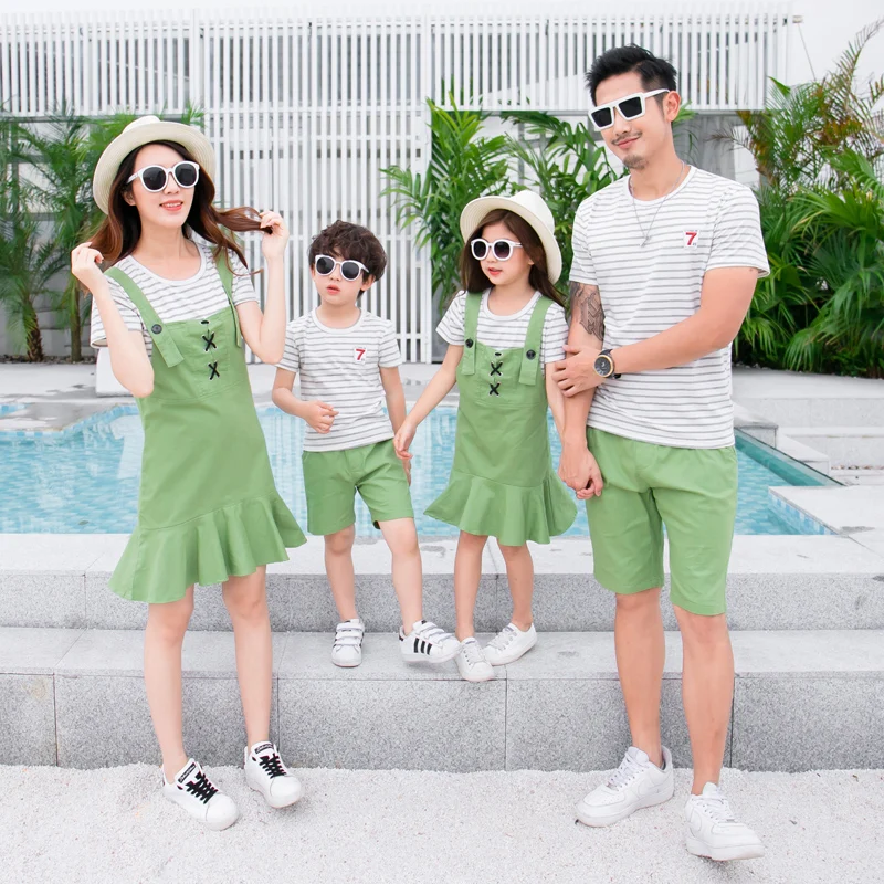 Family Set 2pcs Stripe T-shirts+Overall Clothes Mom And Daughter Bib Pants Dad Son Shorts Matching | Мать и ребенок