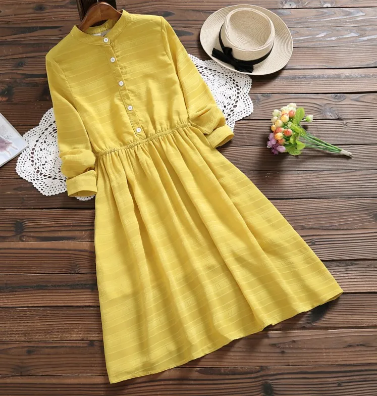 Свежее желтое песочное шифоновое многослойное платье с воротником и длинными