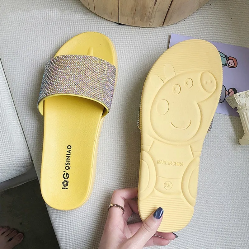 Женские шлепанцы на плоской подошве украшенные стразами новинка 2019|Тапочки| |