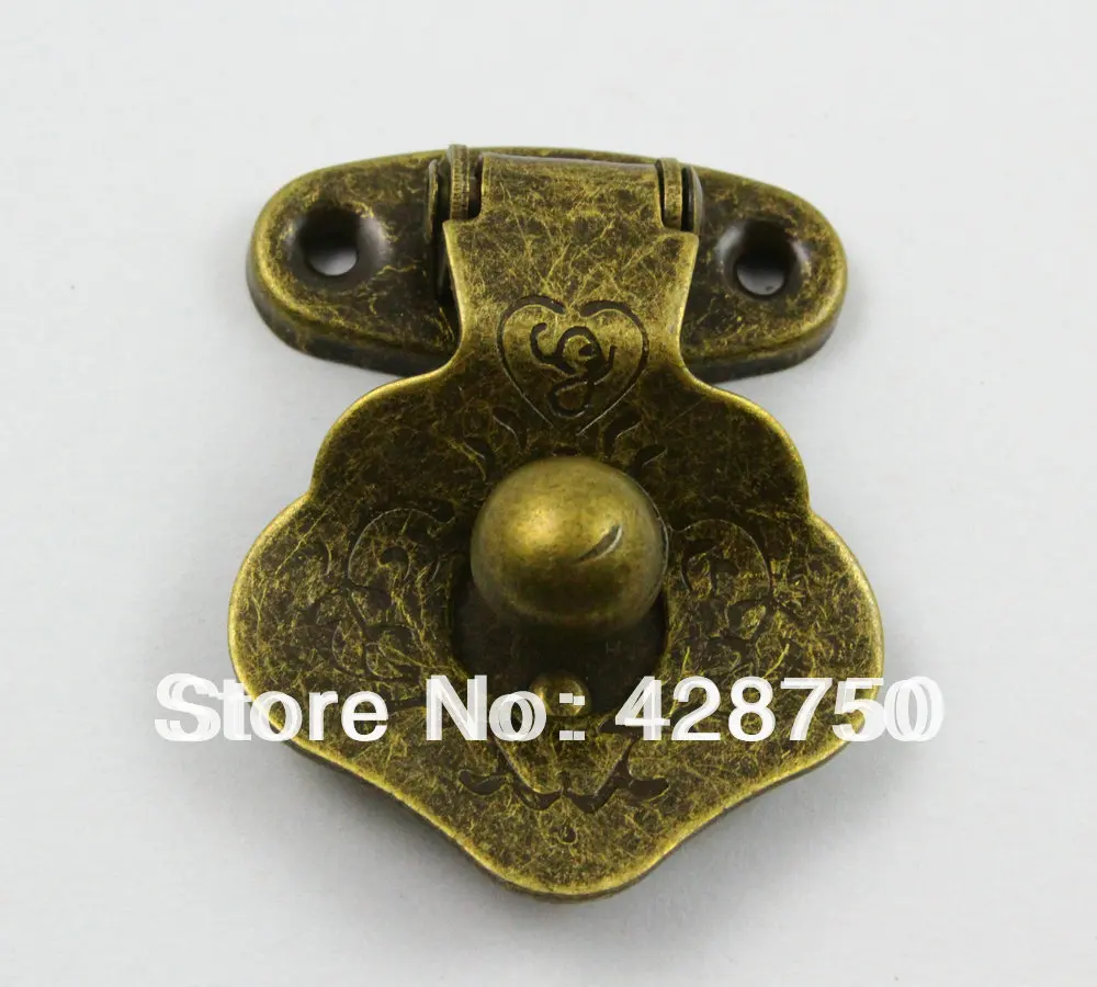 Античная латунная шкатулка для ювелирных изделий с защелкой 33x43 мм с винтами