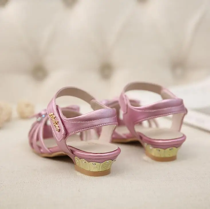 Новинка лета 2019 стильная детская обувь сандалии для девочек с бантиком милая