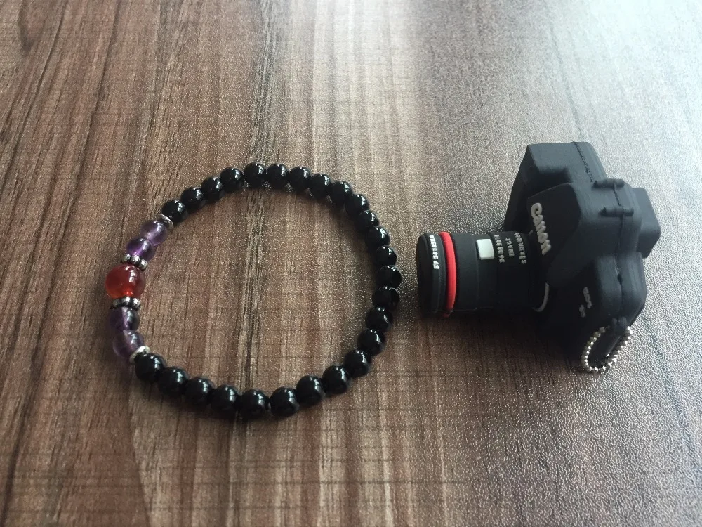 Браслет из натурального камня 8 мм RedAgate 6 черный оникс фиолетовый кварцевый