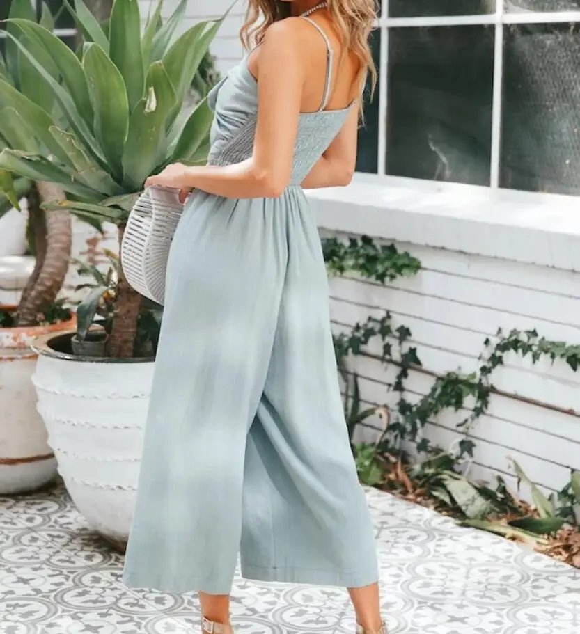 Комбинезон на тонких бретельках с бантом и v образным вырезом эластичный