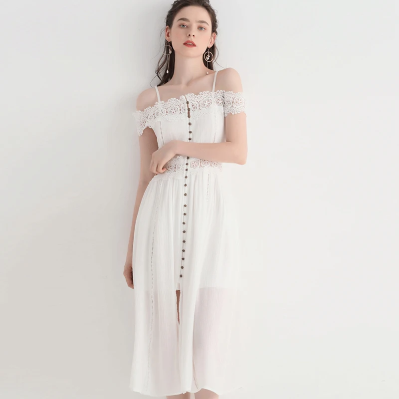 Женское платье на бретельках с вырезом лодочкой черное белое кружевное