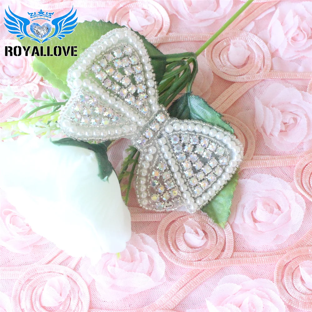 Оптовая продажа 30 штук аппликации из хрустальной бантиков с милым узором с жемчугом слоновой кости и бусинами из AB стразов для платьев и волос на ободках.
