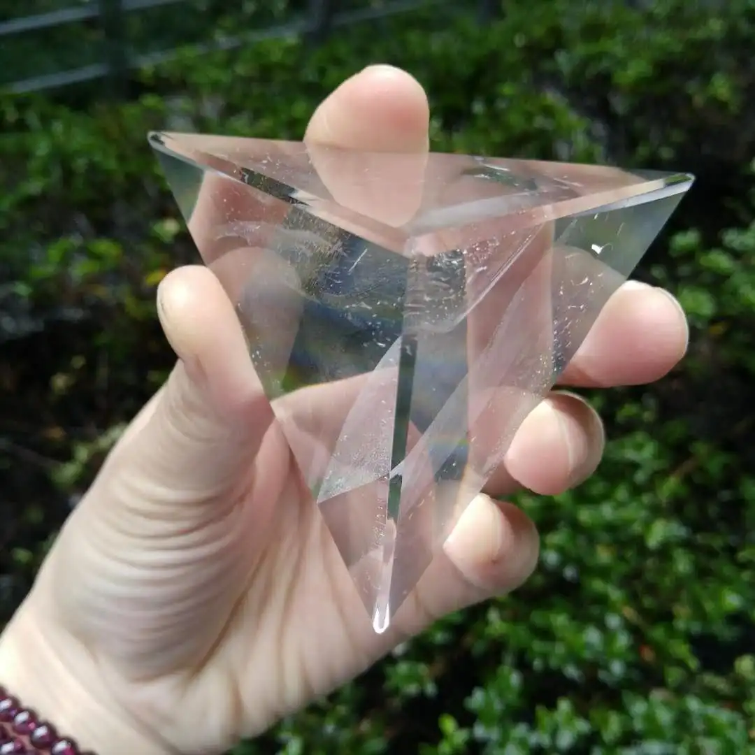 Tetrahedron Пирамида кварца природного чистого Поющая кристальная пирамида для