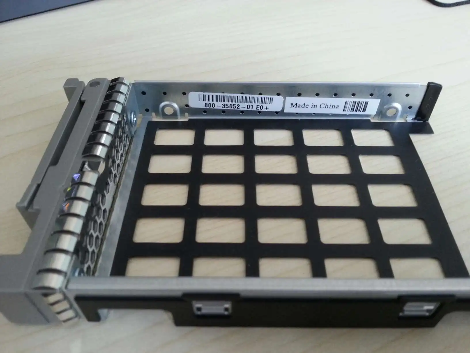 300GB 2.5&quot Hard Drive Tray Caddy Bracket P/N 800-35052-01 for UCS Server Free Shipping by HK Post + Working Track number | Компьютеры