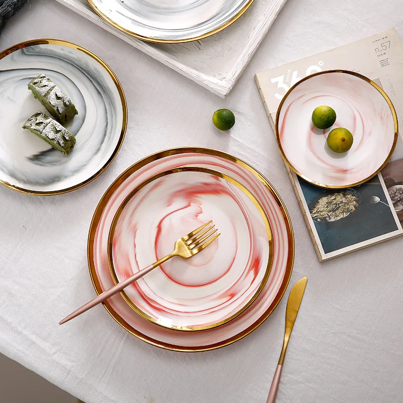 Розовая Керамическая мраморная плоская тарелка с золотыми краями для ужина