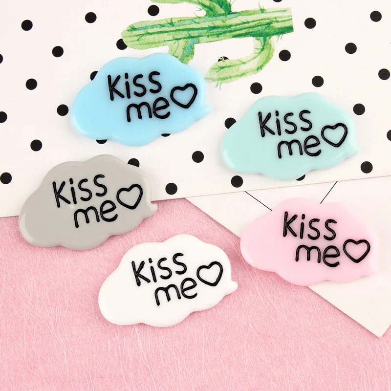 10 шт. надписью Kiss me (Поцелуй меня) цвета с плоской задней частью резиновый кабошон