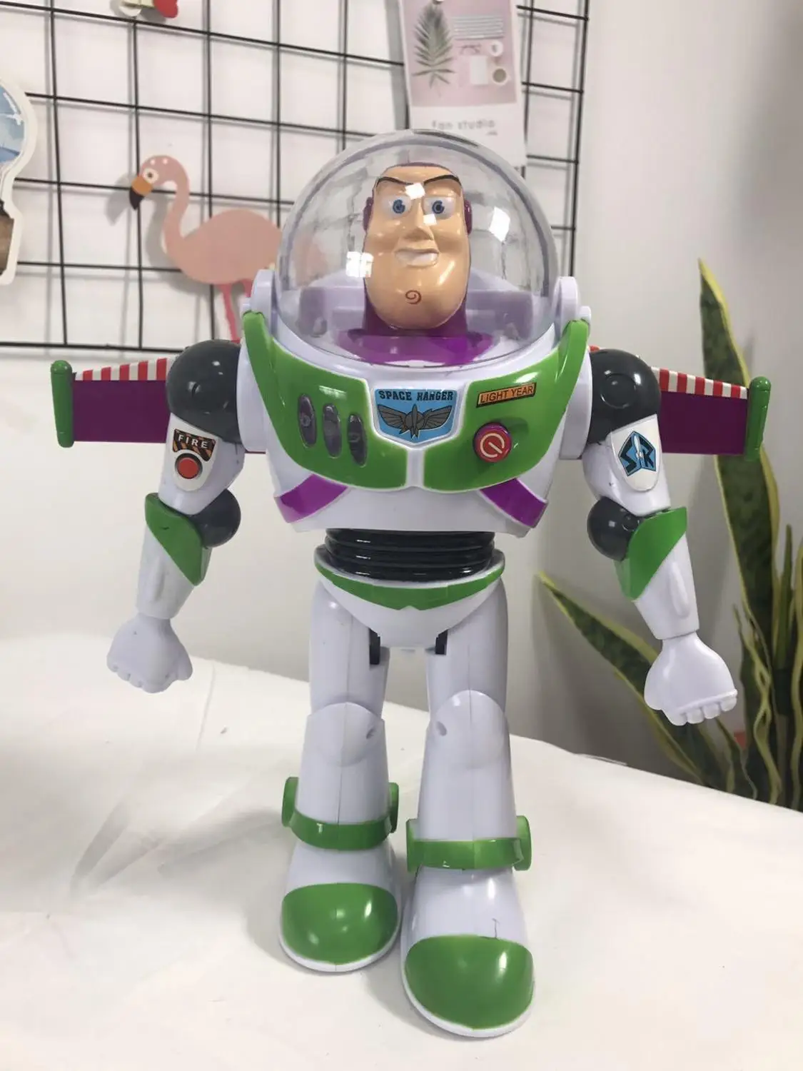 История игрушек 4 говорящие Buzz Lightyear игрушки с крыльями огни голоса ходьбы подвижные фигурки подарок для детей