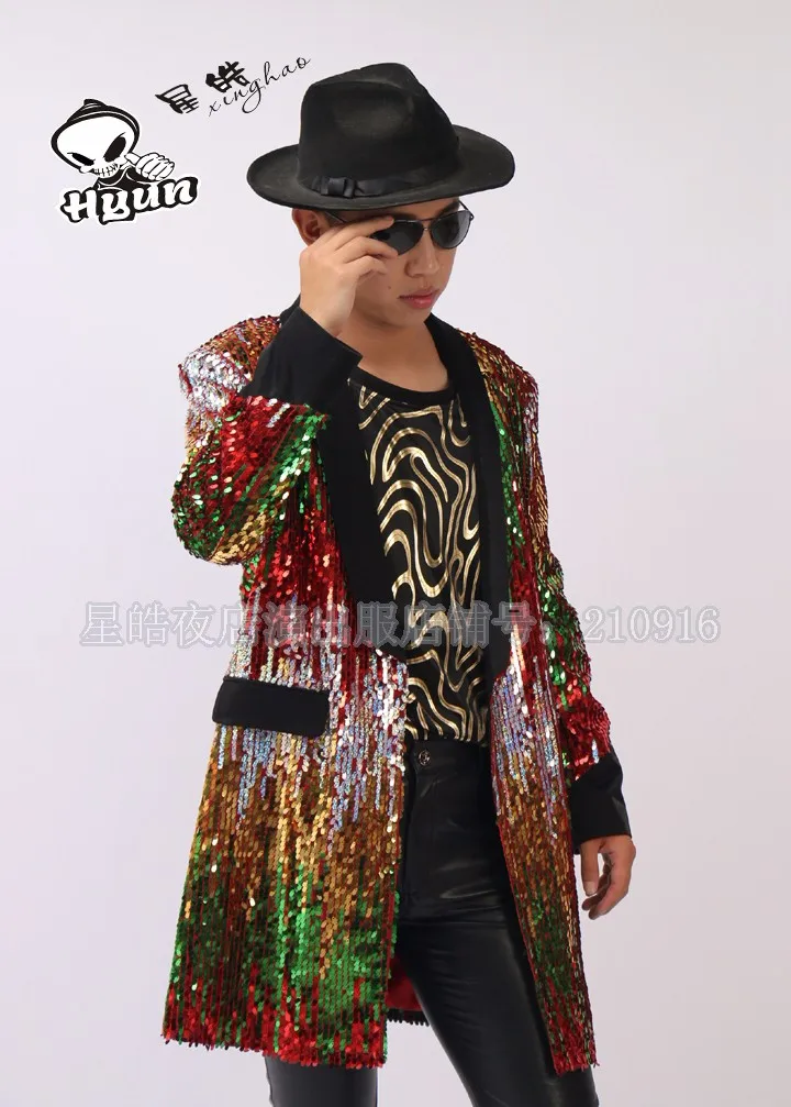 

Новинка 2016, яркий облегающий костюм средней длины, с блестками