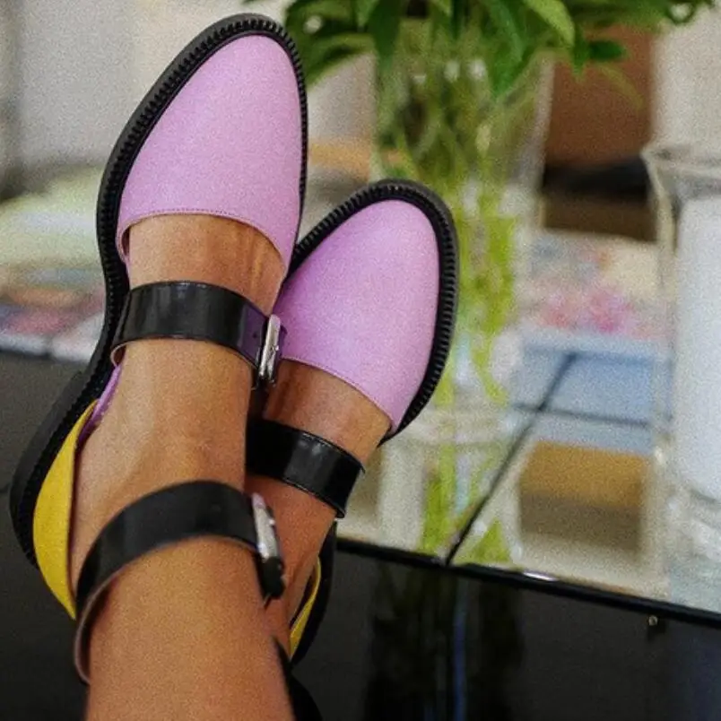 Летние сандалии на плоской подошве женская обувь + Zapatos De Mujer с острым носком и