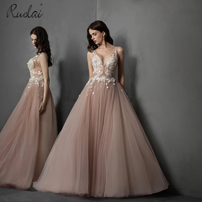 Вечернее платье трапециевидной формы с v образным вырезом и цветочной