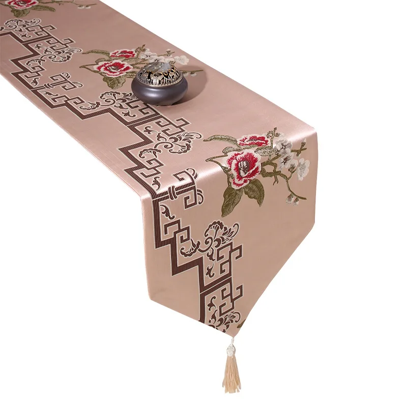 Классическая скатерть в стиле пэчворк с китайскими цветами красная настольная