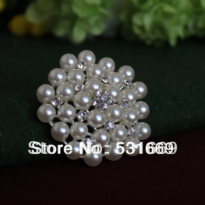 Классика!! Брошь “Снежинка” с горным хрусталем и жемчугом покрытая серебром.