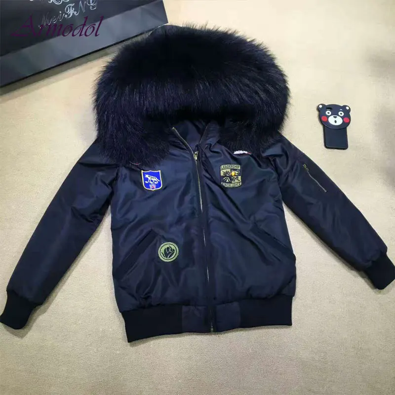 Новинка зимняя Черная куртка бомбер с большим воротником из меха енота короткая