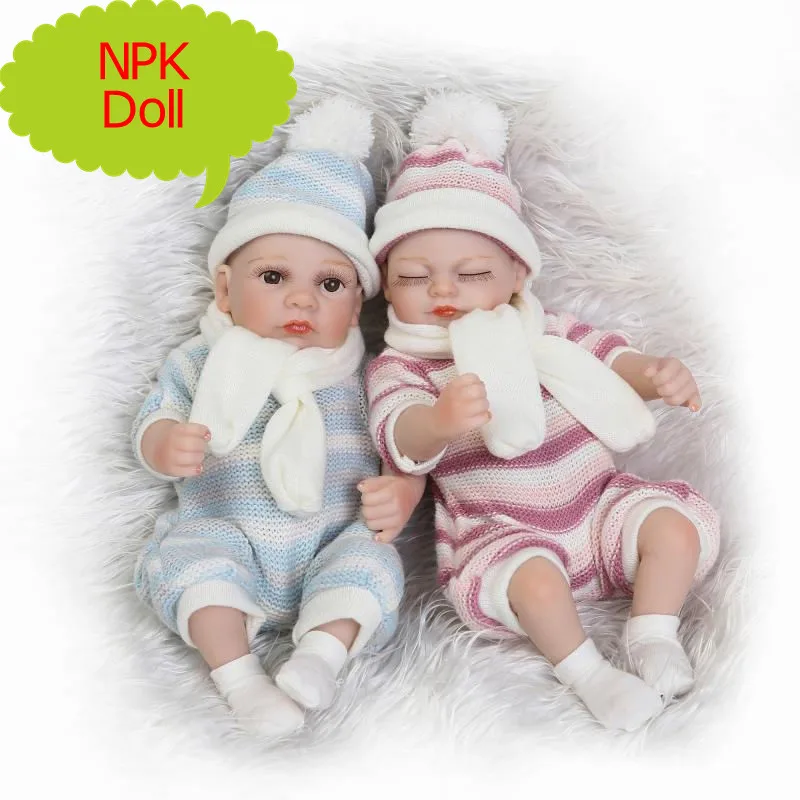 Npk 26 см Полный Силиконовые ручной работы куклы реборн Tiny мальчик/девочка в прекрасный свитер комплект Bebes играть в игрушки подарок на день рождения для детей