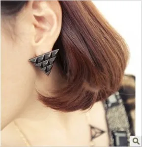

2023 HOT Wholesales Exaggerated Three-Dimensional Pattern Retro Fashion Triangle Earrings