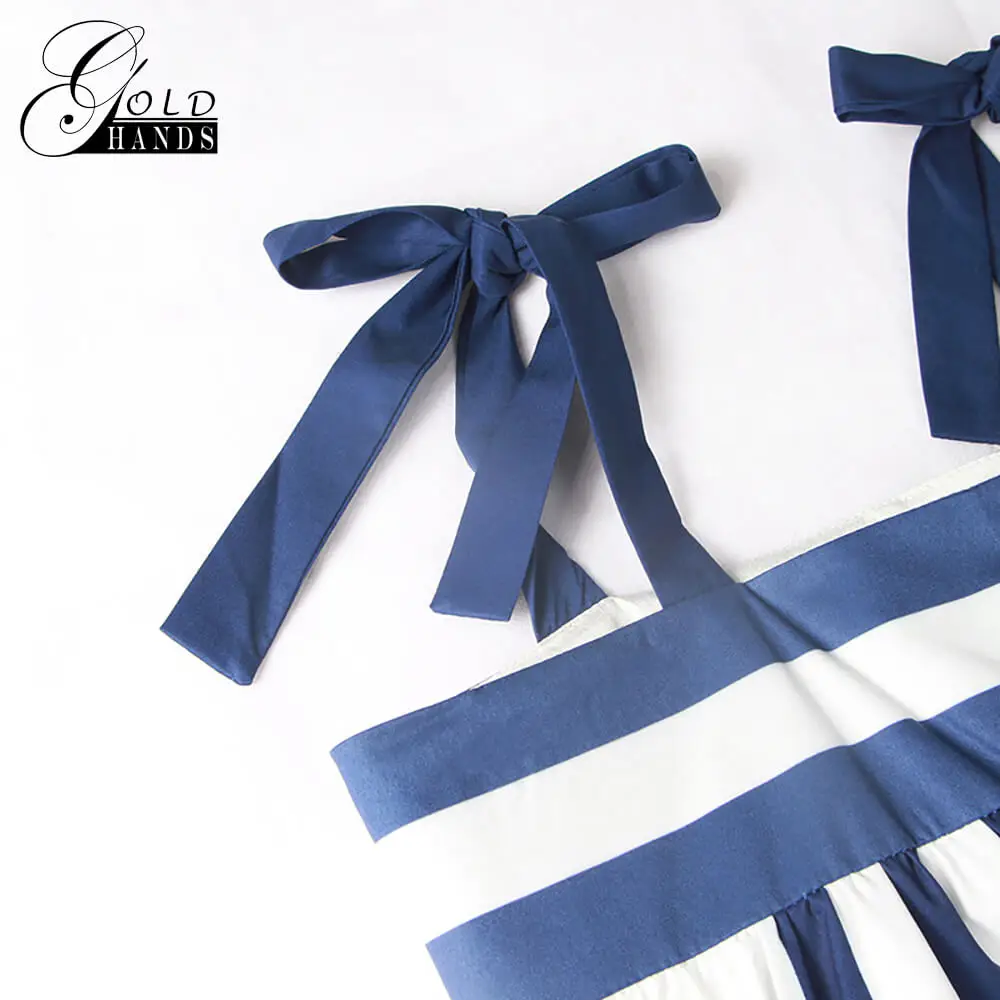 Женское платье на тонких бретельках золотистого цвета с открытыми плечами без