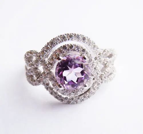 

Из серебра 925 пробы с аметистом