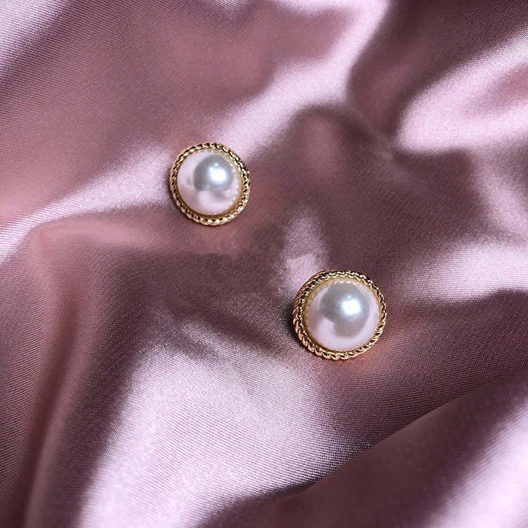 HUANZHI Korean New Stone Pearl Opal Alloy Pattern Outer Layer Retro Court Style Earrings for Women Girls Party Gift