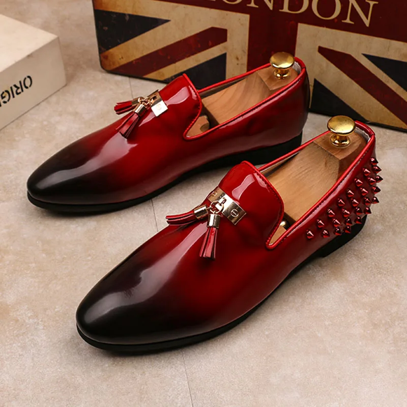 Fashion Men Shoes 2018 Leather Shoes Men with Tassels Red Leather Dress Shoes Banque Red Wedding Shoes Male Slip On Rivets
