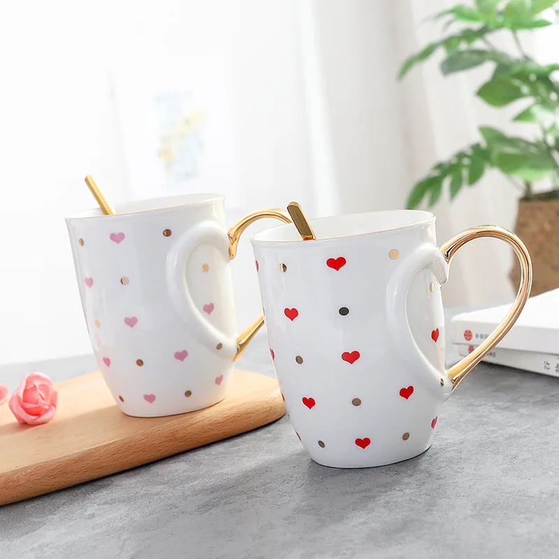 Кофейная кружка золотого цвета с 3D сердечком и шаровидной ложкой оригинальная