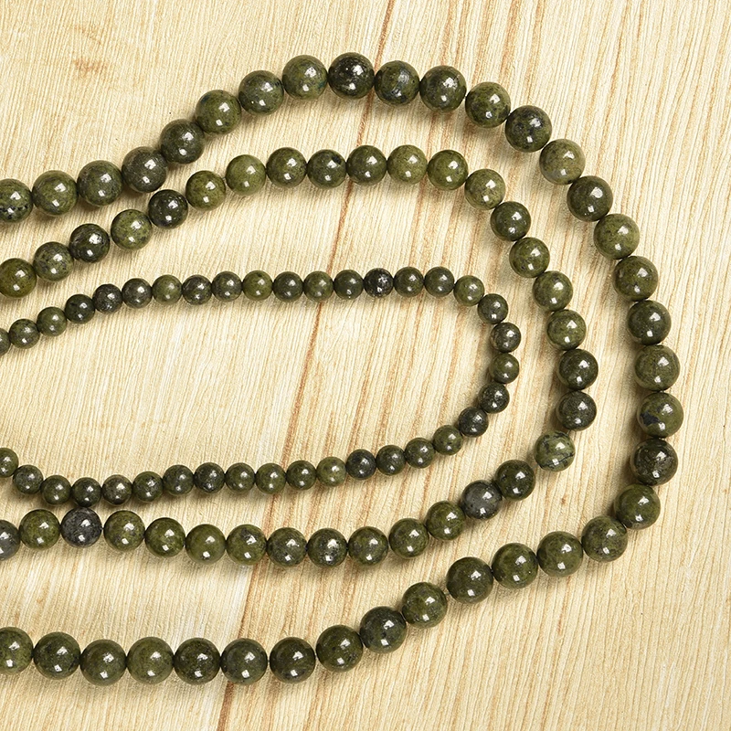 Бусины россыпью из яркого камня 6/8/10 мм зеленый и золотой камень для