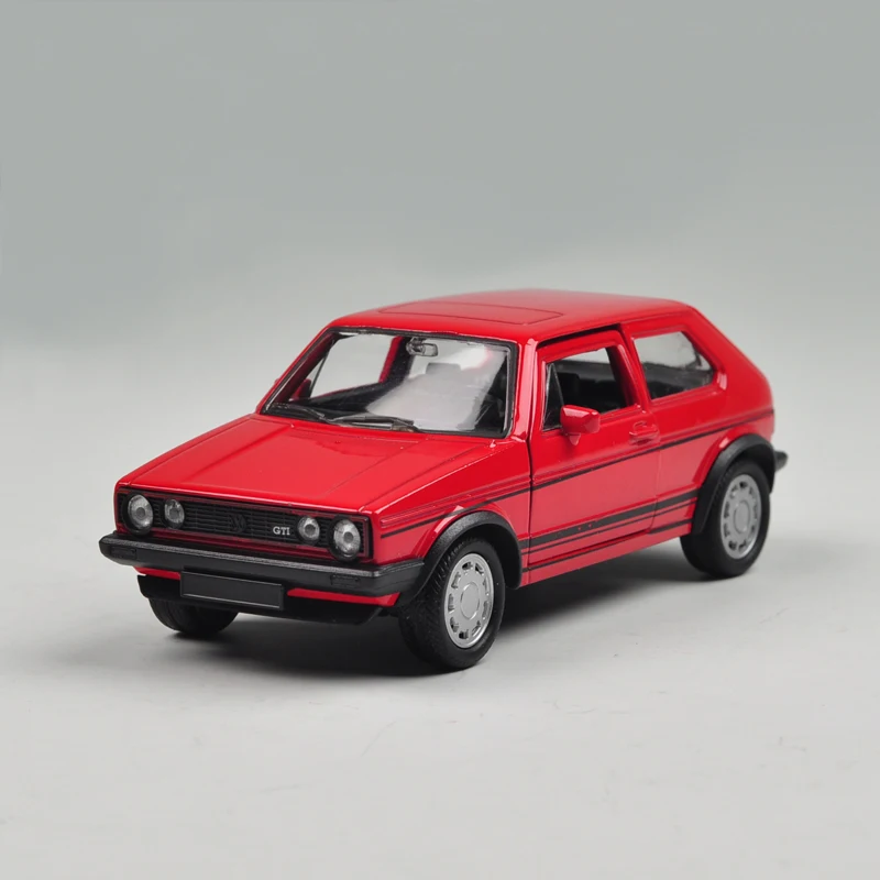 Красная модель автомобиля VW 1983 GOLF GTI 1:36 модели игрушек из сплава литый под