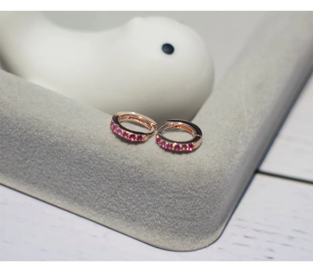 Серьги из стерлингового серебра 925 пробы, модные, персональные, красные, циркониевые, маленькие, для ушей, с пряжкой, дикие, простые, трендовые, женские, ювелирные изделия для ушей