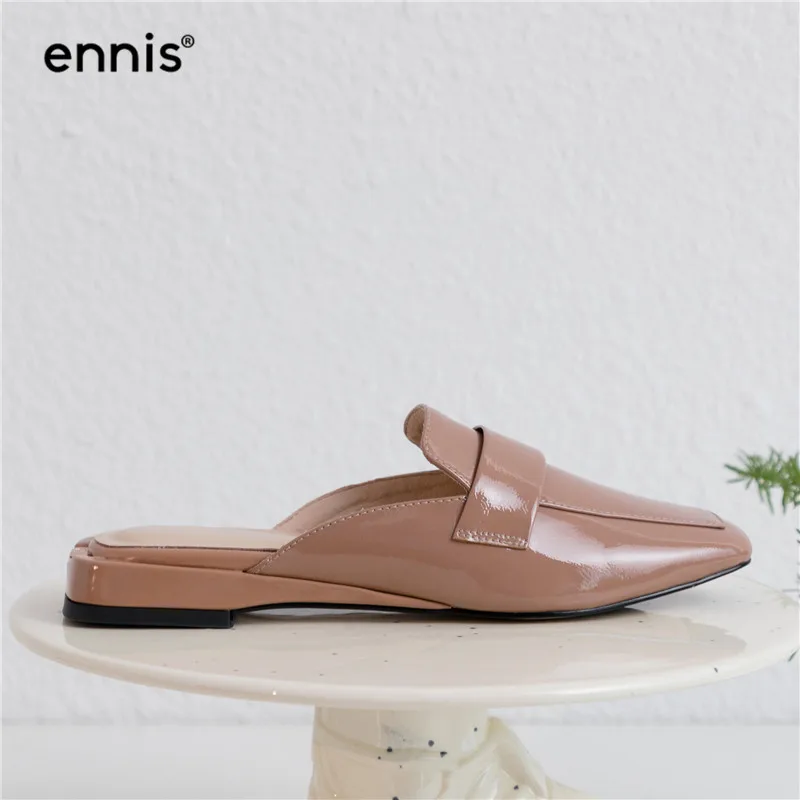 ENNIS/; туфли без задника из лакированной кожи; женские тапочки мюли на плоской подошве; шлепанцы без задника; повседневные летние тапочки с квадратным носком для женщин; Цвет белый; M982