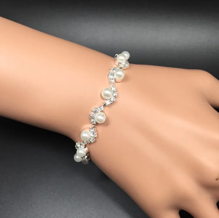 Роскошный элегантный браслет с жемчугом и кристаллами серебряный цвет горный