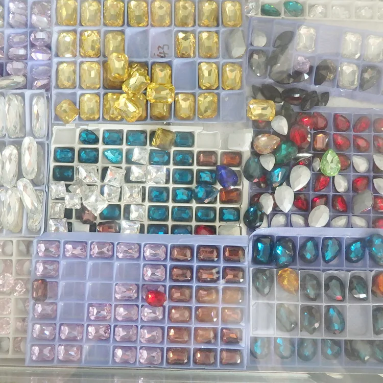 Черный прямоугольник восемь углов остроконечное дно стекло кристалл горный