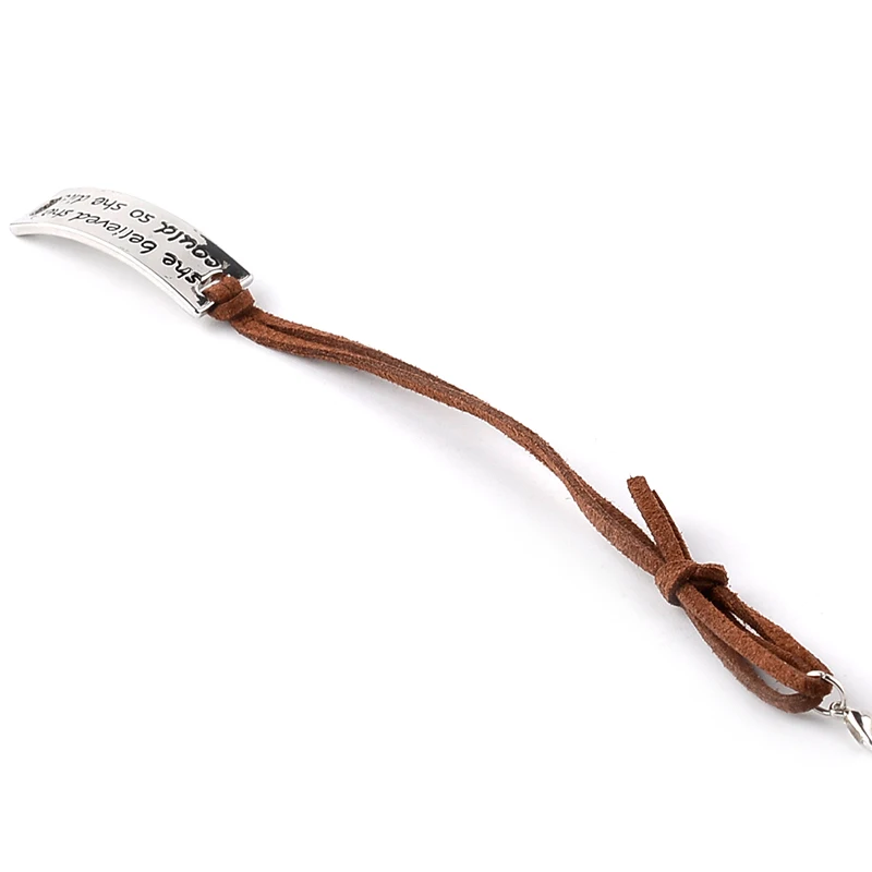 Она верила что сможет так себе подарит ей браслет для украшения выпускного