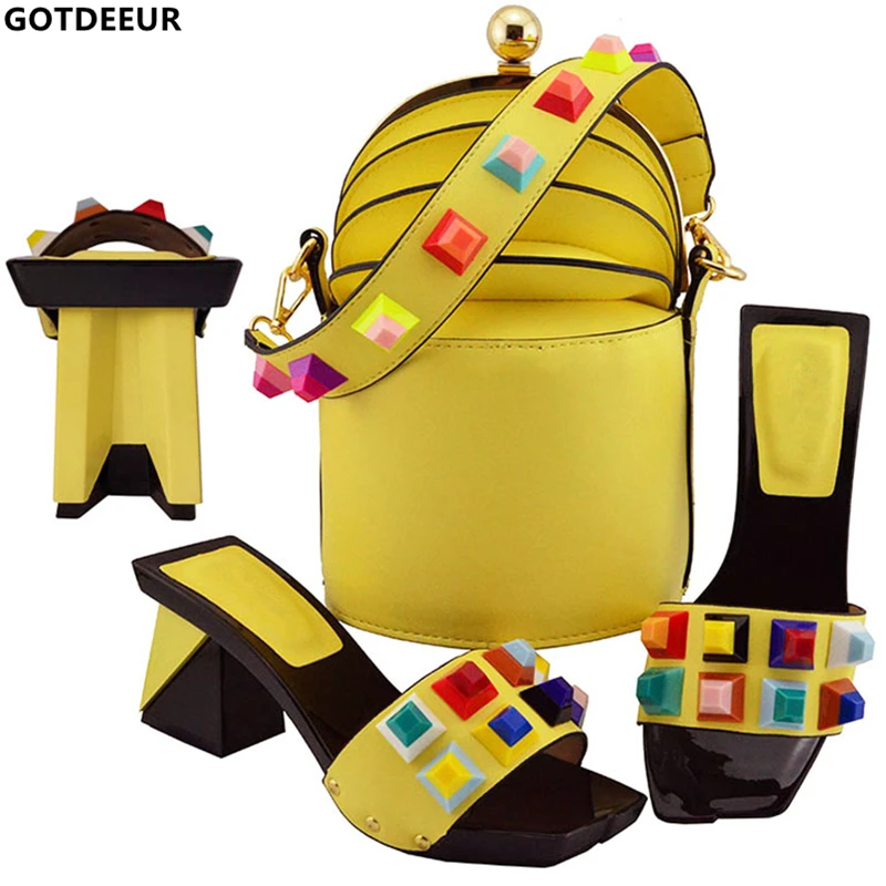 Новинка комплект из итальянских туфель и сумочки в африканском стиле женских