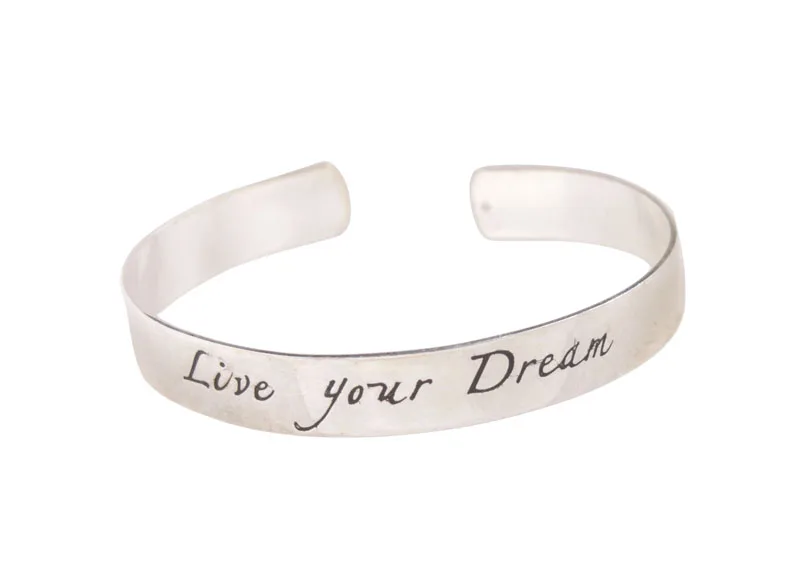 

Браслет-манжета, серебристый, с надписью «Live Your Dream», № 92260, 1 шт.