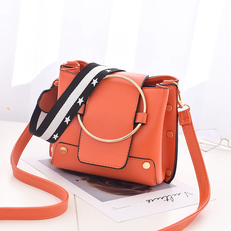 Женская винтажная PU Shoulderbag Повседневная сумка с заклепками Высокая емкость