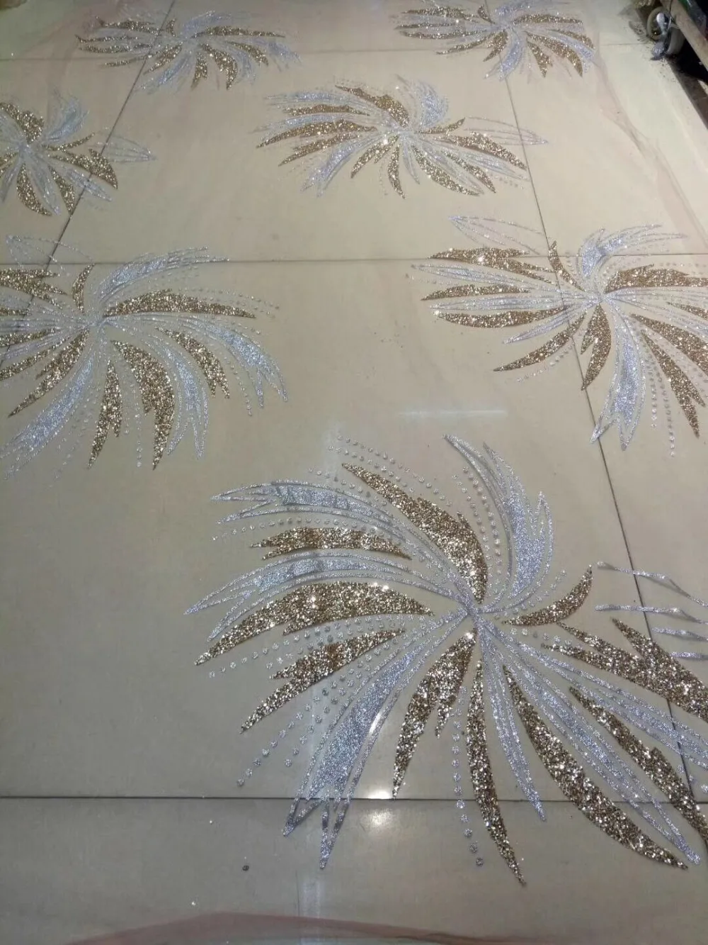 

Тюль, французская сетка, нигерийские кружевные ткани, индийская ткань с вышивкой и приклеенными блестками для вечернего платья