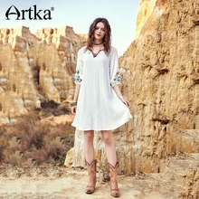 Платье мини ARTKA LA11589X с глубоким вырезом и рукавом
