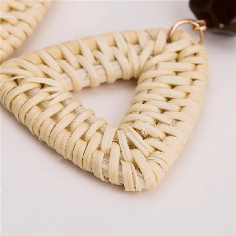 Горячая распродажа модных ручных треугольных сережек из плетеной соломки из ротанга для женщин и девочек в виде украшений для ушей.