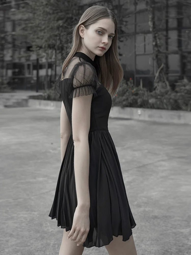 Женское шифоновое мини-платье на бретельках-спагетти черное ажурное вечернее