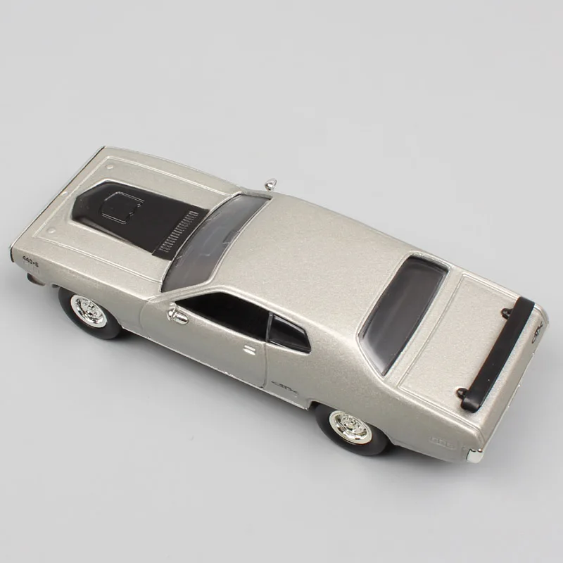 1:43 Масштаб автомобили классика Chrysler Plymouth GTX Road Runner литые автомобили модели мышечных гоночных автомобилей 1971 миниатюры для детей