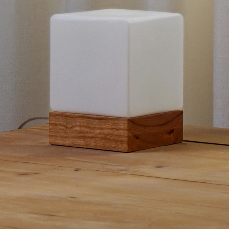 Cubi Настольная лампа с кубическим матовым стеклом абажур из дубового дерева