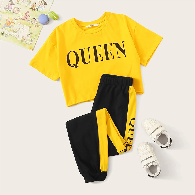 SHEIN/Детская футболка с буквенным принтом для девочек и спортивные штаны с контрастными боковыми вставками, повседневный комплект для детей, г. Летняя одежда для активного отдыха костюм с короткими рукавами, комплекты