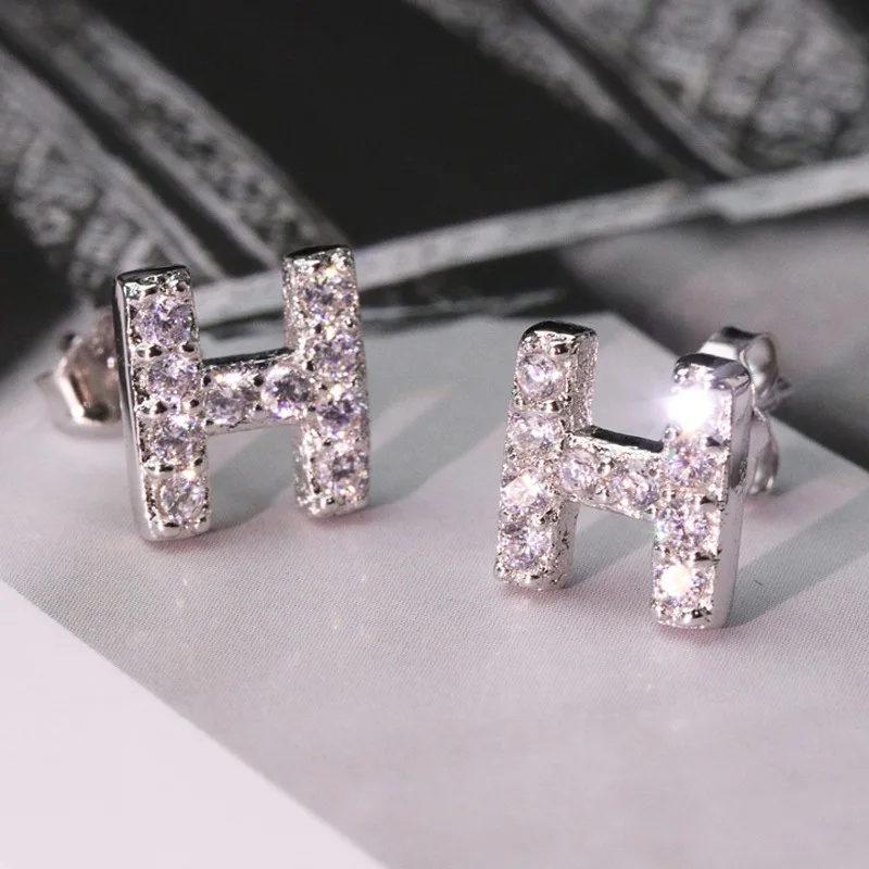 Серьги-гвоздики белого золота с буквенным принтом H модные простые женские