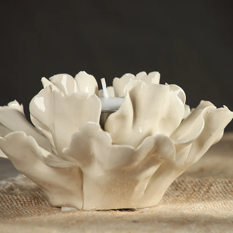 Белый керамический цветочный подсвечник с гвоздикой фигурки романтический