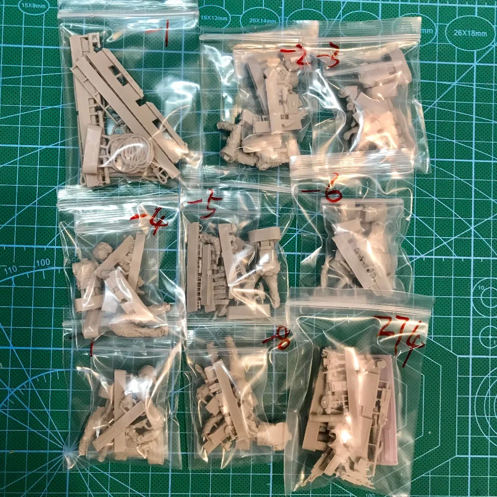 1/35 полимерная модель комплект солдат вертолет и пистолет(один комплект) неокрашенный и разобранный